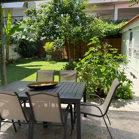 Garden House Apartamento Flogita