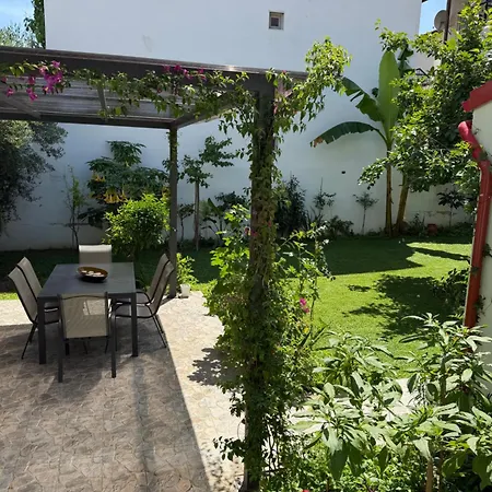 Garden House Apartamento Flogita